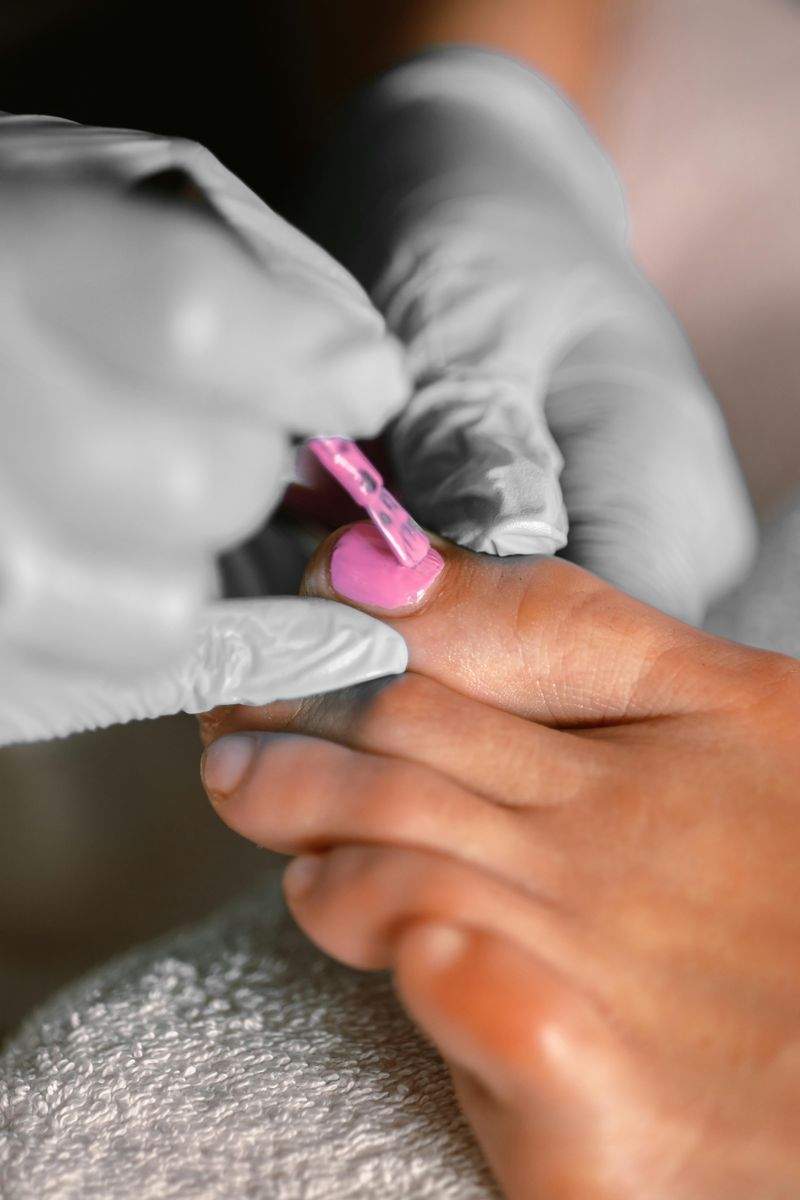 ပန်းလက်ရာ နေ့စွဲလှ Nail Studio 14