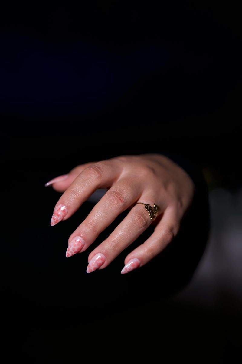 ပန်းလက်ရာ နေ့စွဲလှ Nail Studio 9